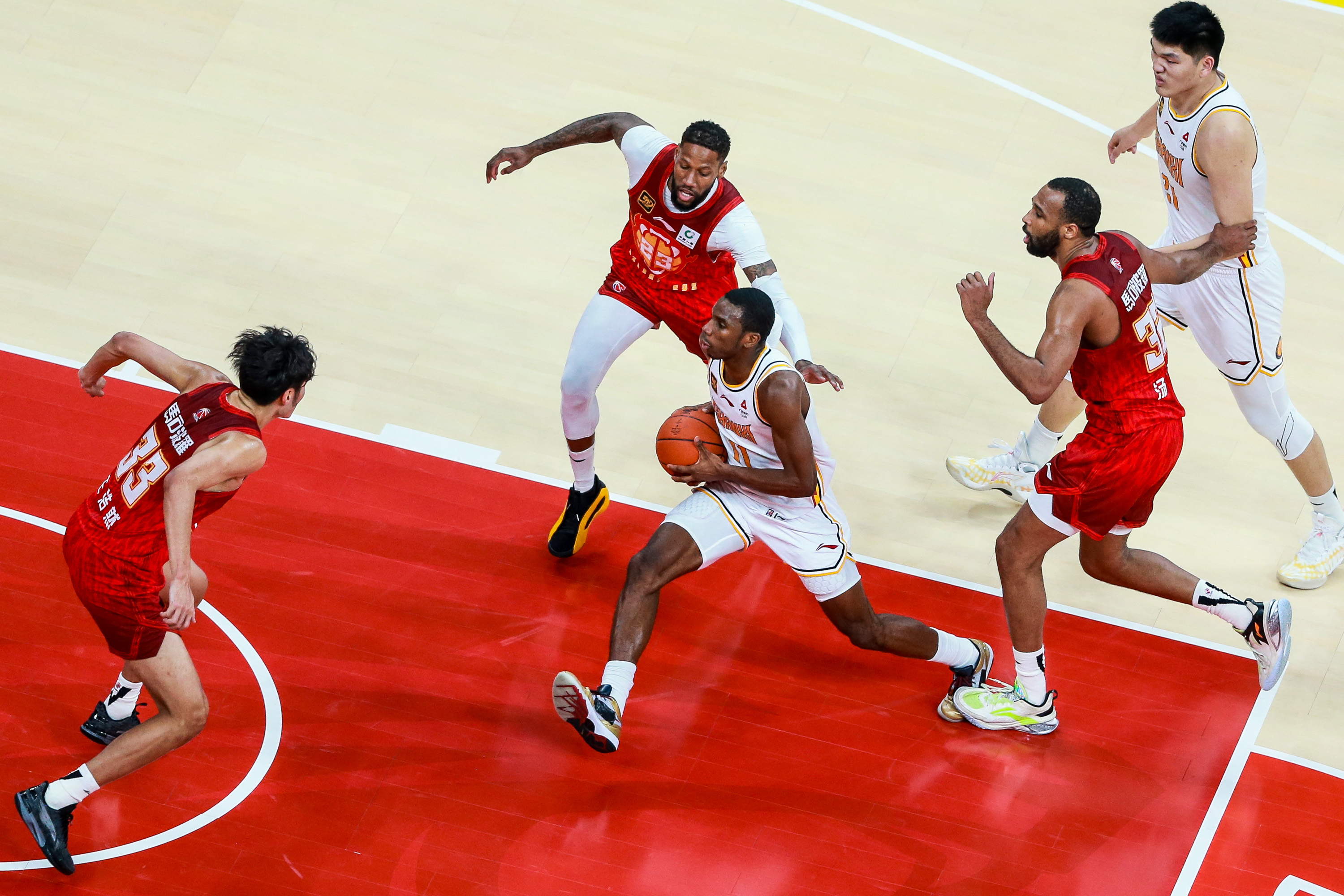 开运体育入口-赛前体能课后，马赛手感冰凉备战CBA常规赛，底气十足，团队化学反应显著的简单介绍