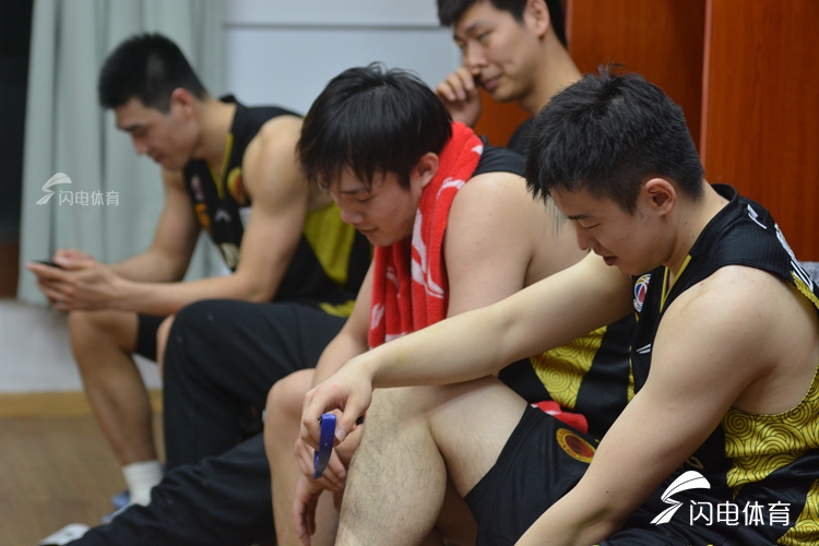 开云app下载-转会期CBA季后赛焦点战，巴塞罗那更衣室发声，赛场秩序良好，球队文化再被提及(巴塞罗那比赛视频回放)